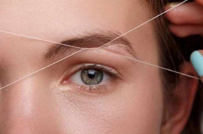 Precision hair removal on eyebrows using cotton thread